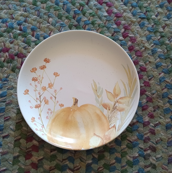 Gorgeous New Set of Four Fall Salad Plates. - Picture 3 of 6